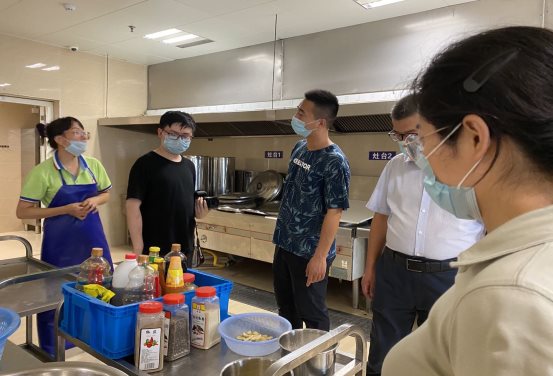 开展食堂安全检查2