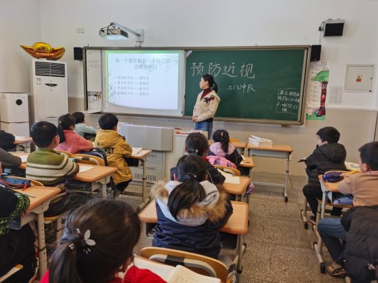 三3防近班队课