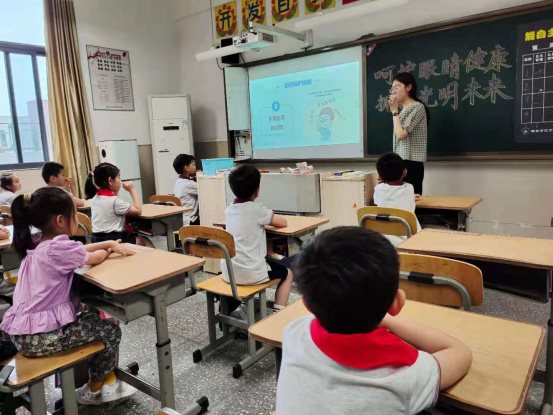 一1班”爱眼日“班队课