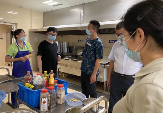 开展食堂安全检查2