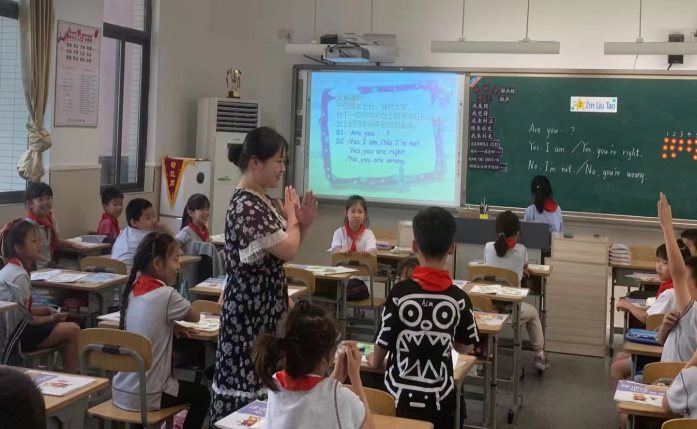李明珠上课