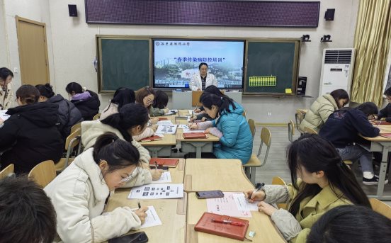 召开4月班主任疾病防治会议