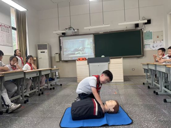 学生应急救护培训1 (5)