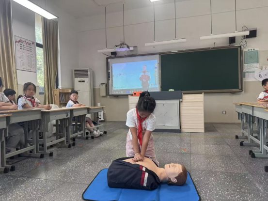 学生应急救护培训1 (6)