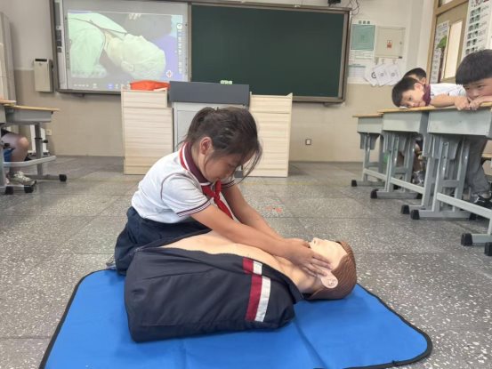 学生应急救护培训1 (7)