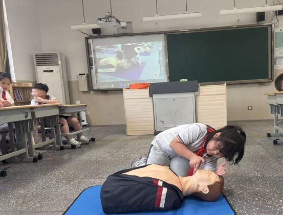 学生应急救护培训1 (8)